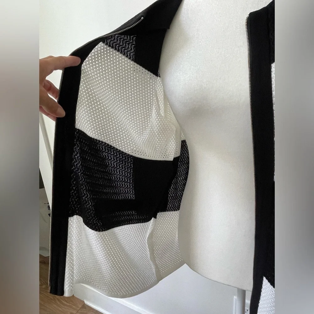 MISOOK Black and White Mesh Zip Up Blazer. Size Large - Picture 6 of 10